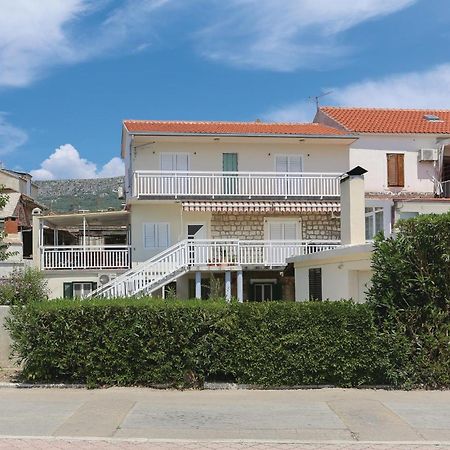 2 Bedroom Stunning Apartment In Kastel Kambelovac Kaštela Zewnętrze zdjęcie