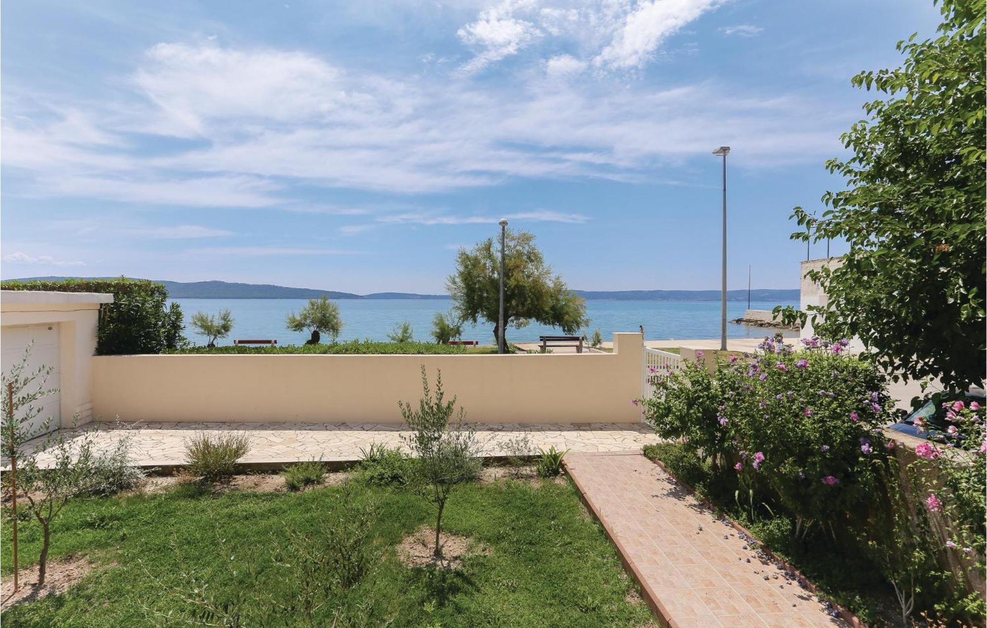 2 Bedroom Stunning Apartment In Kastel Kambelovac Kaštela Zewnętrze zdjęcie