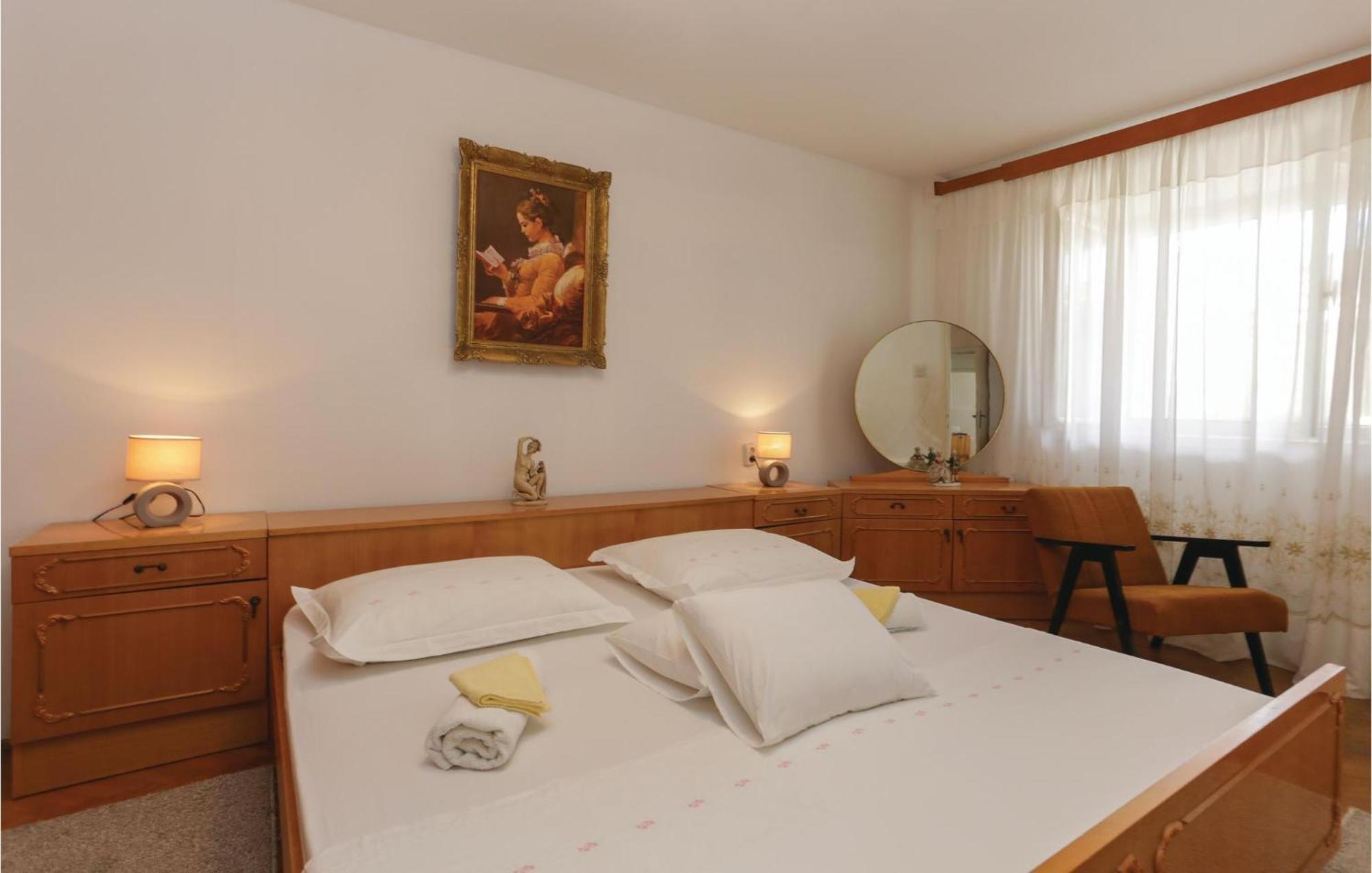 2 Bedroom Stunning Apartment In Kastel Kambelovac Kaštela Zewnętrze zdjęcie