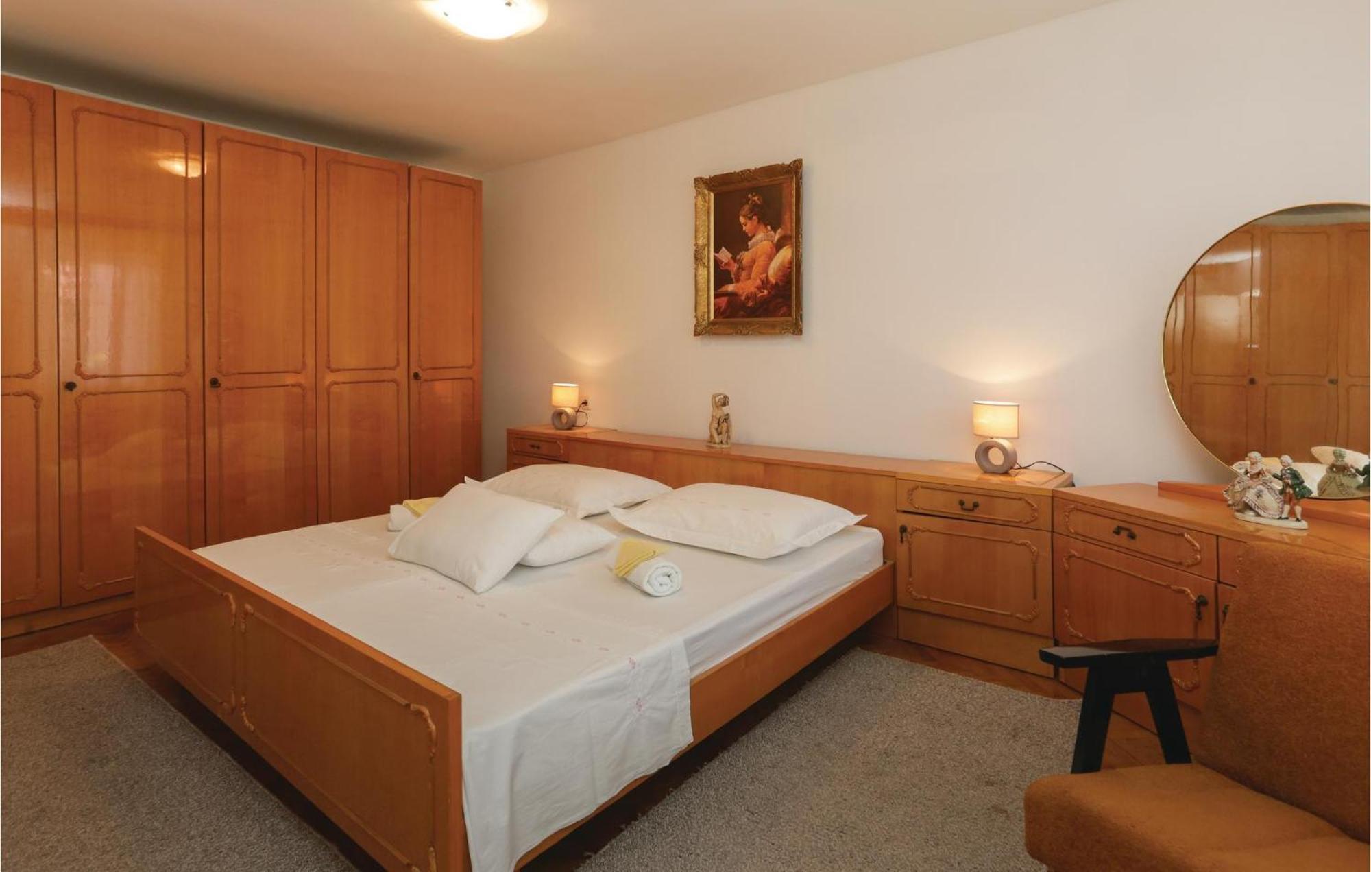 2 Bedroom Stunning Apartment In Kastel Kambelovac Kaštela Zewnętrze zdjęcie