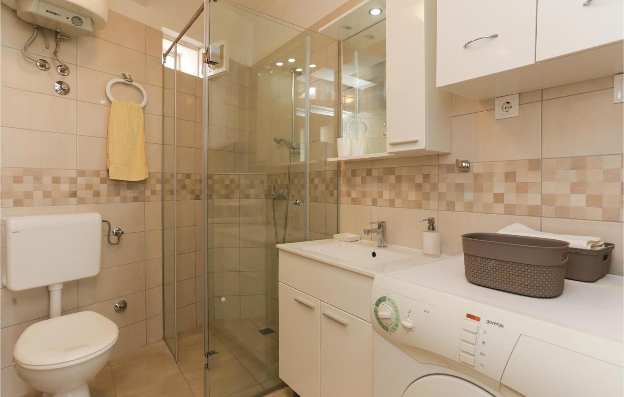 2 Bedroom Stunning Apartment In Kastel Kambelovac Kaštela Zewnętrze zdjęcie