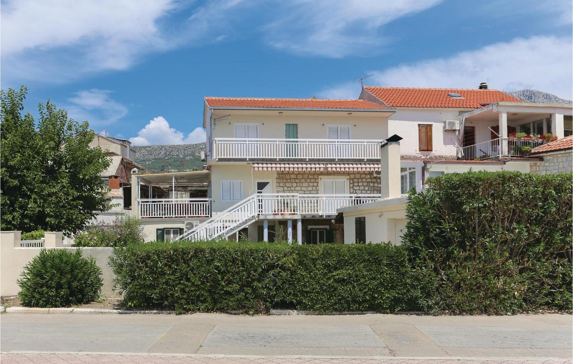 2 Bedroom Stunning Apartment In Kastel Kambelovac Kaštela Zewnętrze zdjęcie